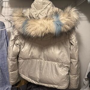 This is an Andrew Marc Women's Minna Short Lacquer Puffer Jacket